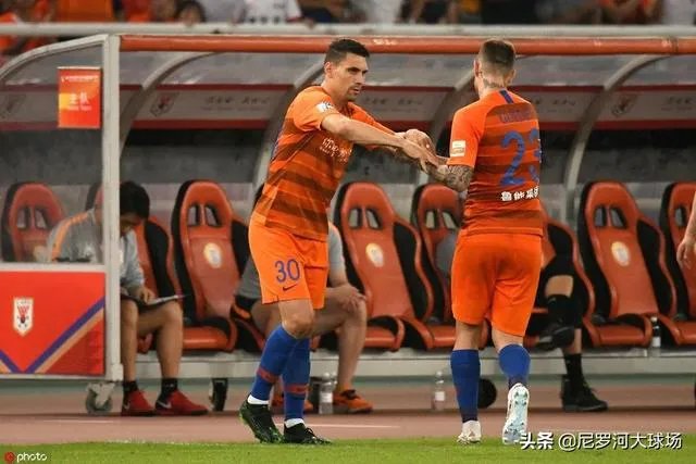 鲁能0:3恒大，总感觉鲁能本赛季是不慌不忙的节奏，为什么会这样？何时才像06年一样登顶？