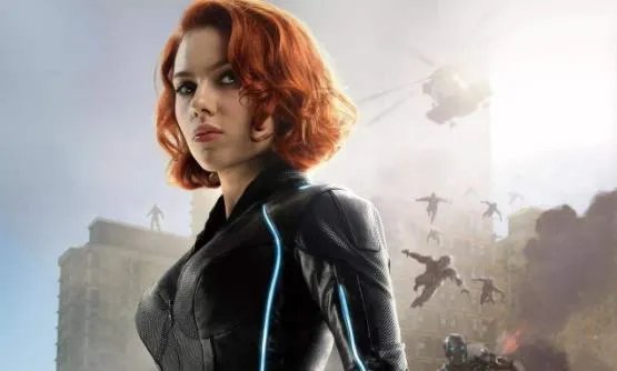 黑寡妇新海报曝光 身穿紧身衣炫酷无比