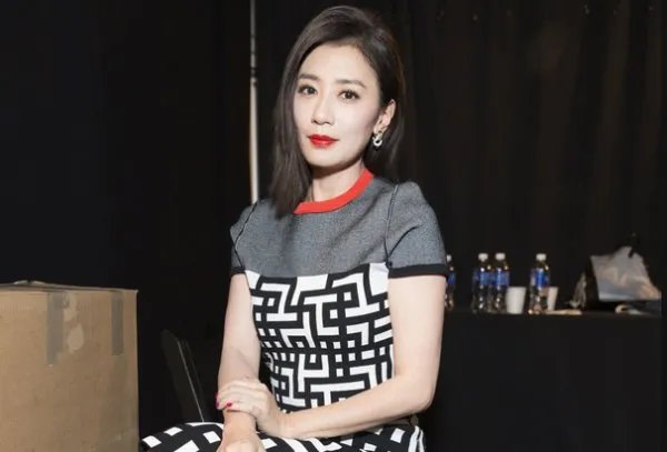 贾静雯45岁生日怎么过的?