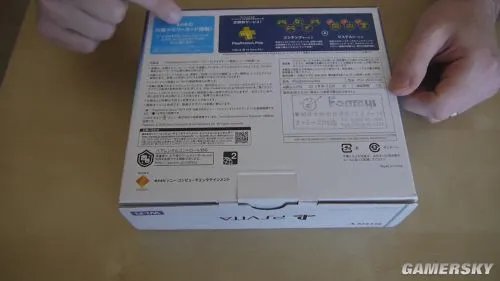 PSV新老机型对比:画面效果提升 按键更人性化