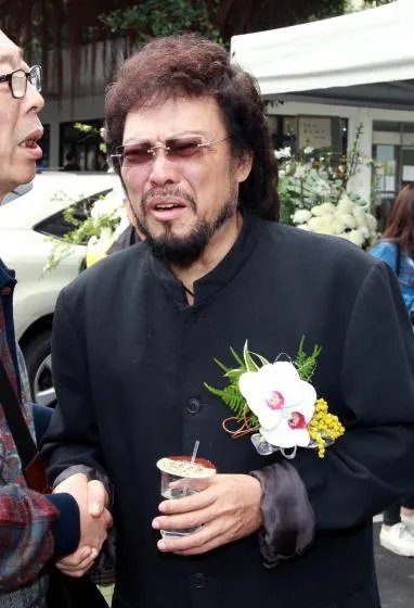 高凌风去世葬礼现场照片 高凌风妻子金友庄车震照片