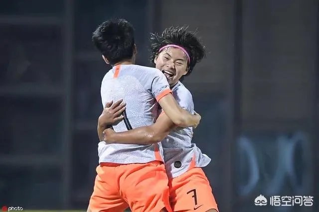 中国女足4-1逆转俄罗斯，王霜替补献助攻，王珊珊梅开二度，你怎么评价她们的表现？