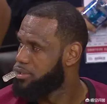 詹姆斯眼球都是血块，拉近镜头大家看到詹姆斯的眼睛之后，是什么感受？