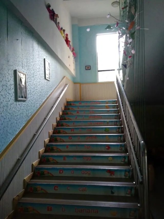 某班学生不及格，老师罚家长在微信群里发红包，你怎么看？