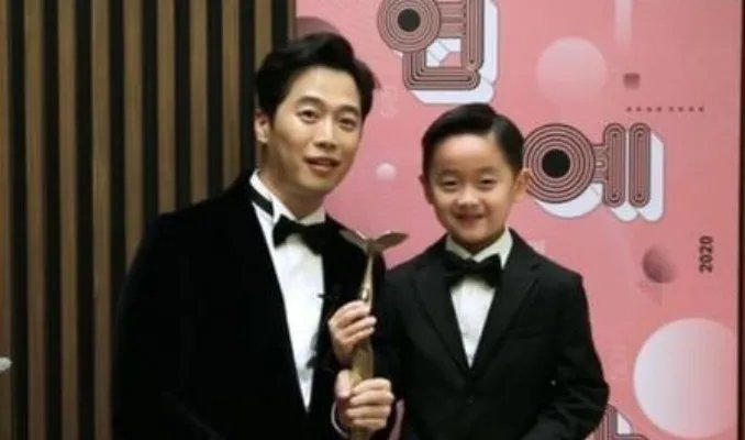 金载沅妻子是谁恋情曝光,金载沅和儿子参加的综艺