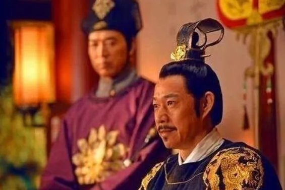 小鸟依人最早是用来形容男性的，那它形容男性时表示什么含义？