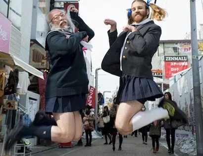 大叔和水手服の禁断之爱 《水手服大叔传说》登场