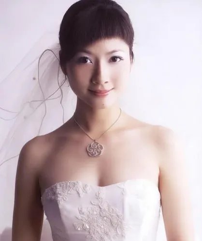 吉雪萍微博与粉丝互动 当妈后依旧美丽优雅