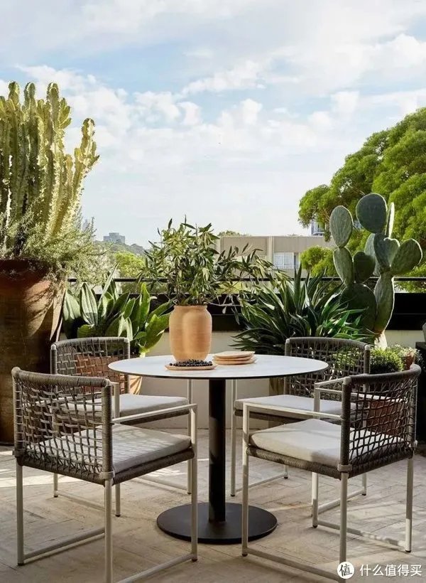 求求你不要再往阳台上挂裤衩了!这样装不香吗?