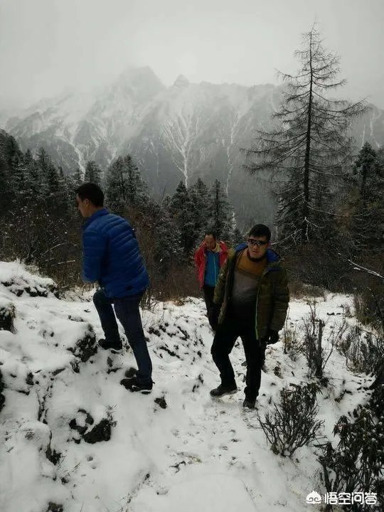 情侣违规攀登四姑娘山遇险，频频发生的”驴友冒险”行为你们怎么看？