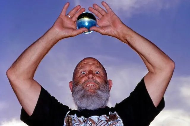 如果你向神求助，说明你相信神的力量，如果神没有帮助你，说明神相信了你的力量，这是唯物主义还是唯心主义？