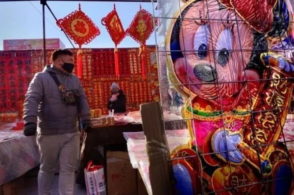 女孩提到去年春节哽咽了，去年春节到底有多困难？