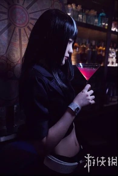 徐娇晒暗黑风格COS照 网友大呼：被吓坏简直神还原！