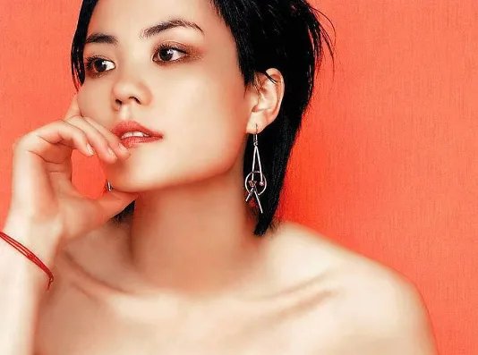 谢霆锋被爆求婚王菲4次被拒，刘嘉玲疑似透露他们真实关系，怎么回事呢？