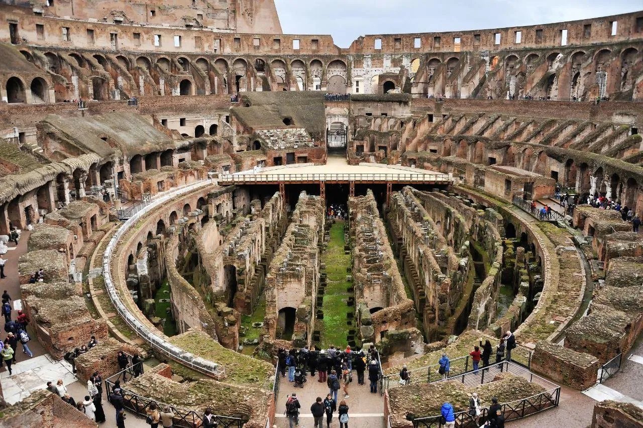 古罗马斗兽场要铺木地板,这么做的目的是什么?