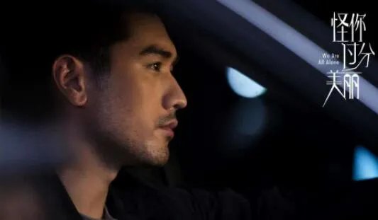 高以翔给每一个探班粉丝送礼物 暖心大男孩上线实在是太令人惋惜了