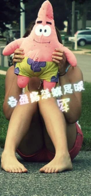 qq姐妹皮肤一左一右的。