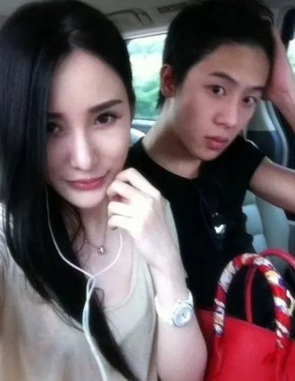 富二代陈俊宇恋情曝光   女友酷似杨幂远超陈静仪