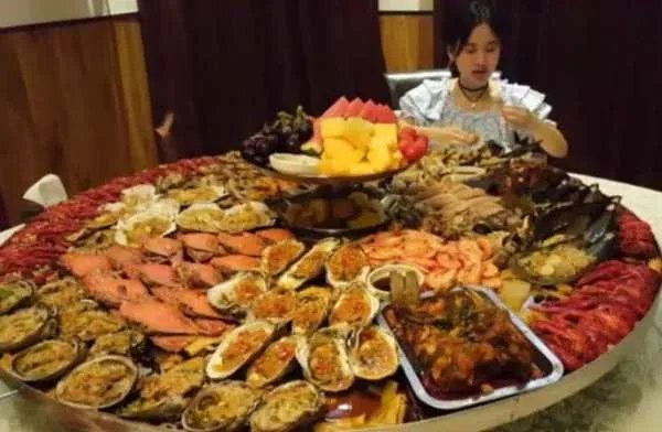 有些大胃王吃播存在浪费食物的行为应该被禁止吗?