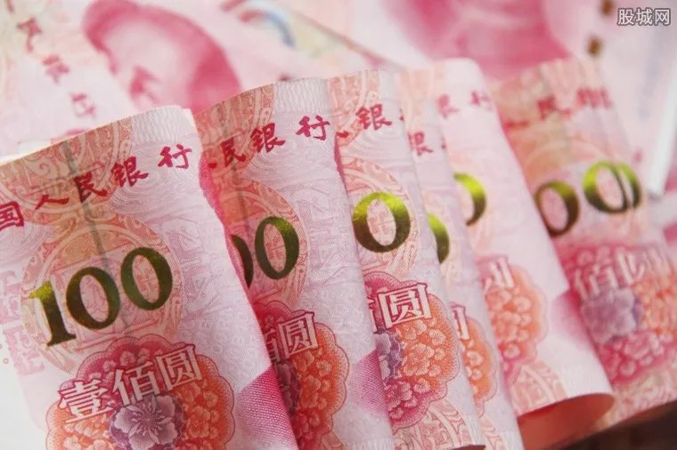 商户下跪讨要贷款 聚信物流挪用商户800万竟停业了