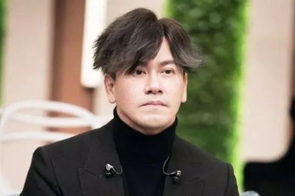 歌手李圣杰宣布禁唱《痴心绝对》,这首歌究竟被唱过多少次?