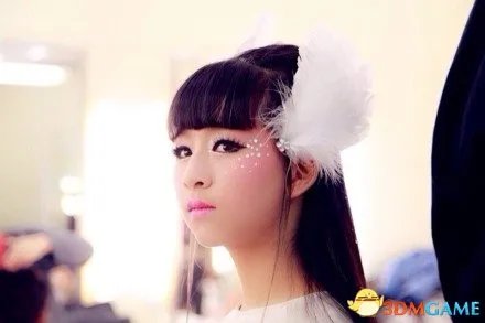 小彩旗被封新生代女神 后台照片与生活照曝光