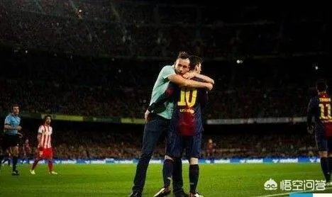 C罗近日在友谊赛中遭迷弟强吻，那么梅西有被男球迷强吻的经历吗？