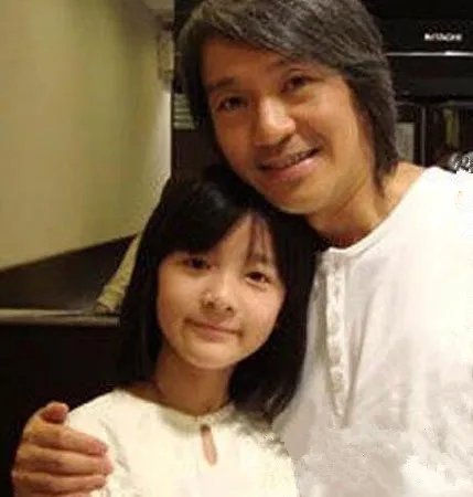 周星驰老婆和女儿引争议 星爷到底有几任老婆