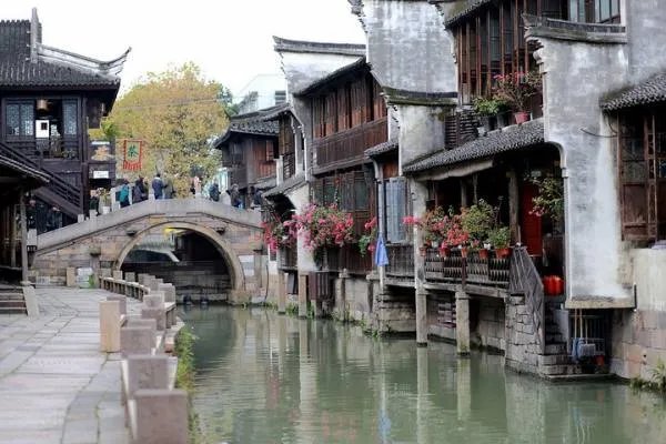 你如何看待乌镇景区停止游客进入这件事?