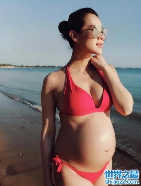 胡杏儿晒比基尼照，大肚子怀孕照堪称最美辣妈 