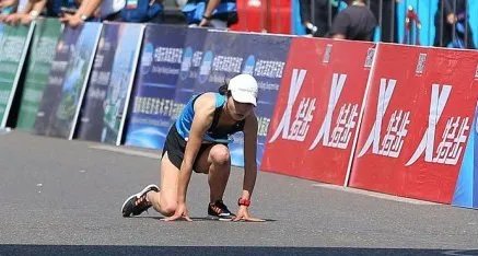 爬马拉松最后两米是怎么回事？