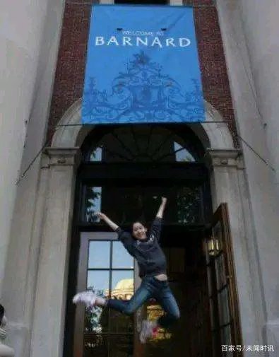 17岁开豪车，继承2亿遗产，李咏女儿现状如何？