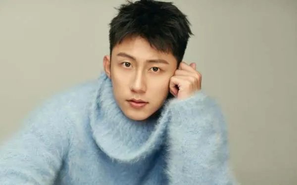 黄景瑜怒斥跟拍者,怎么看待这些跟拍者的行为?