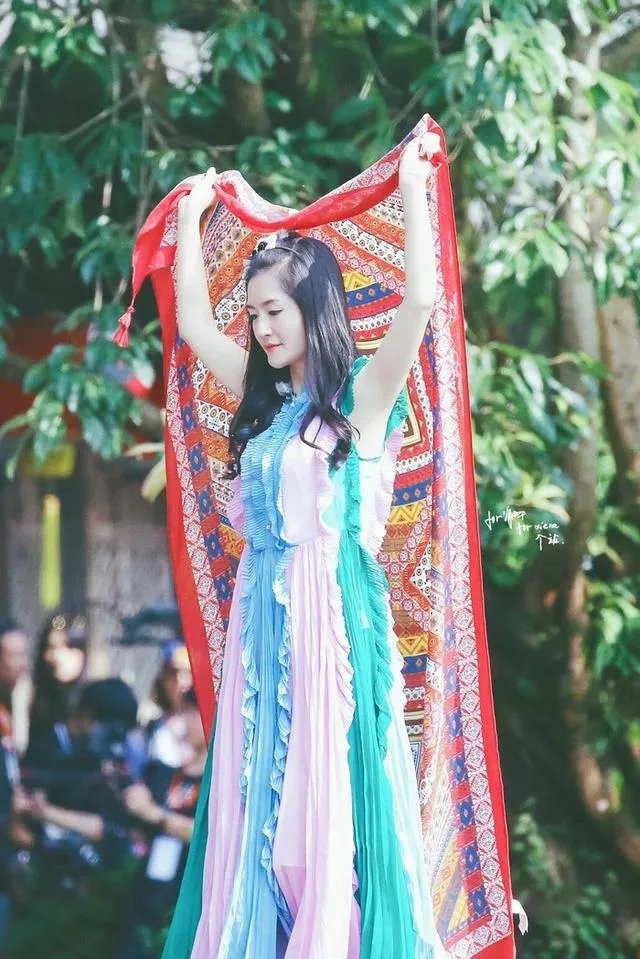 为什么谢娜微博粉丝是明星里最多的？