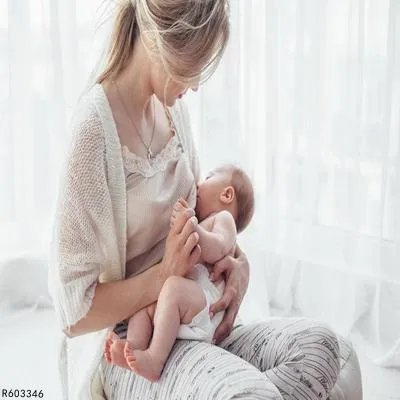 新生儿吐奶后打嗝不停怎么办