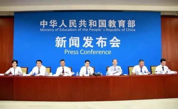 教育部辟谣取消教师寒暑假，对大家有何影响？