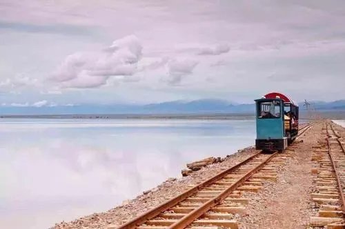 茶卡盐湖被称为中国的天空之境,为什么游客去了会后悔?