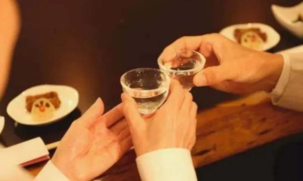 对于甘肃等多地出台“最严禁酒令”，你表示支持吗？