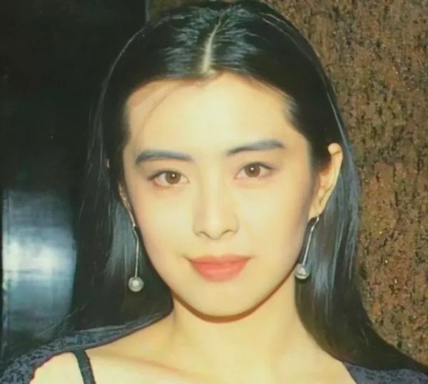 王祖贤300亿银行账单曝光，她究竟有多“壕”？