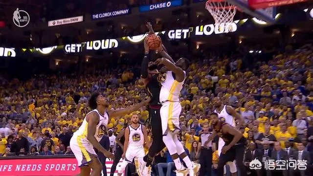 詹姆斯眼球都是血块，拉近镜头大家看到詹姆斯的眼睛之后，是什么感受？