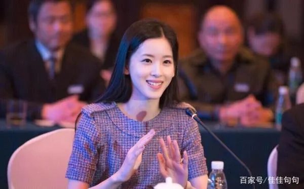 王思聪公开评论奶茶妹妹靠长相傍大款,他是怎么评价章泽天的?