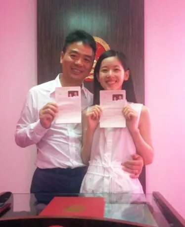 奶茶妹妹的老公几岁？ 其身家背景大起底