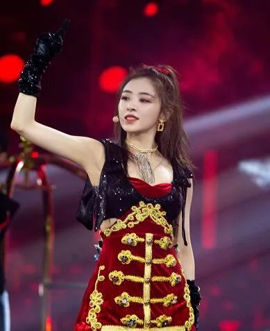 李现赵丽颖为张含韵打call是怎么回事 李现赵丽颖为张含韵打call是什么情况