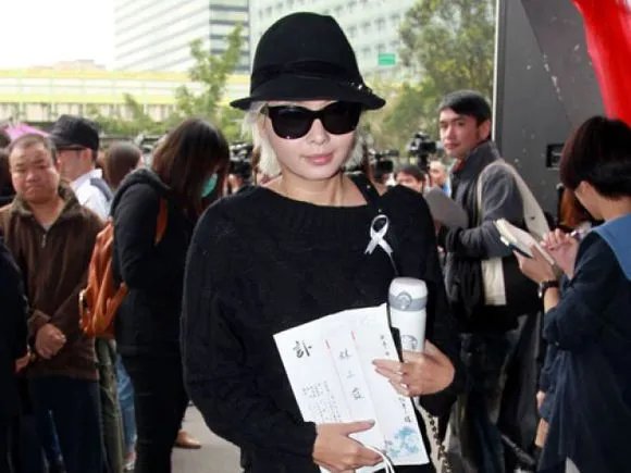 高凌风去世葬礼现场照片 高凌风妻子金友庄车震照片