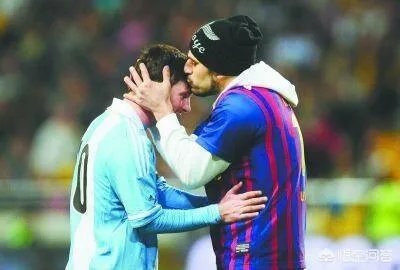 C罗近日在友谊赛中遭迷弟强吻，那么梅西有被男球迷强吻的经历吗？