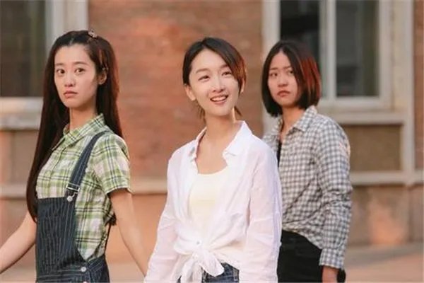 周冬雨晒照纪念出道十年,这十年来她都有哪些作品?