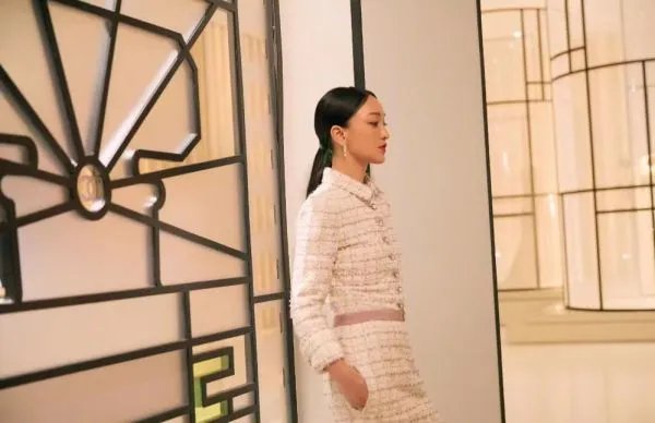 周迅男友卓越分享《云宫迅音》为其庆生,二人是怎么在一起的?