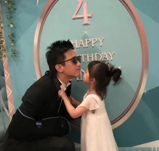 邓超为何自称臭屁爸爸？