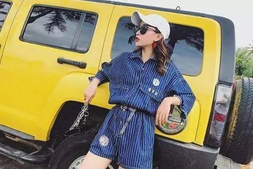 穿连体裤女生怎么上厕所？