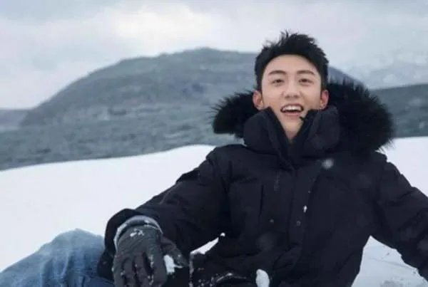 黄景瑜怒斥跟拍者，怎么看待这些跟拍者的行为？